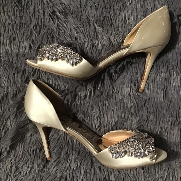 Badgley Mischka 8.5 Cream Satin Rhinestone Heels. *Scuffed - Picture 2 of 15